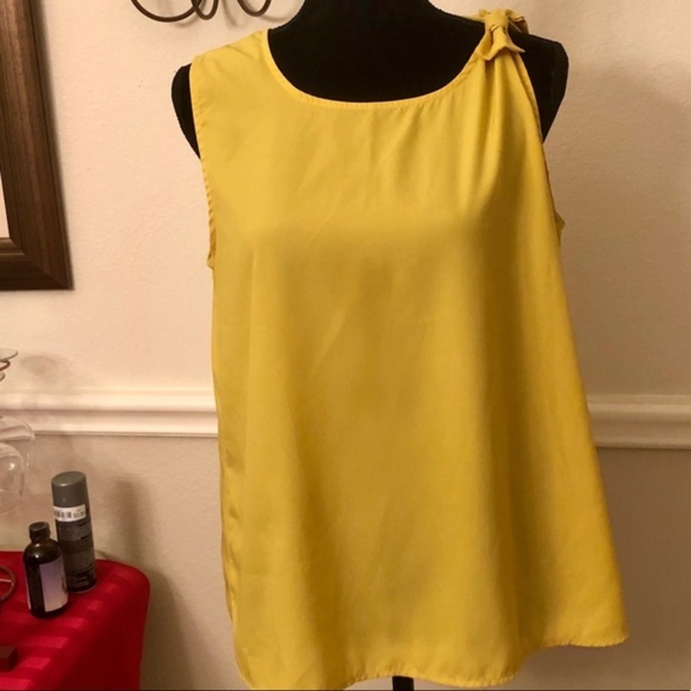 New w/o tags Tulip golden yellow sleeveless top Size XL